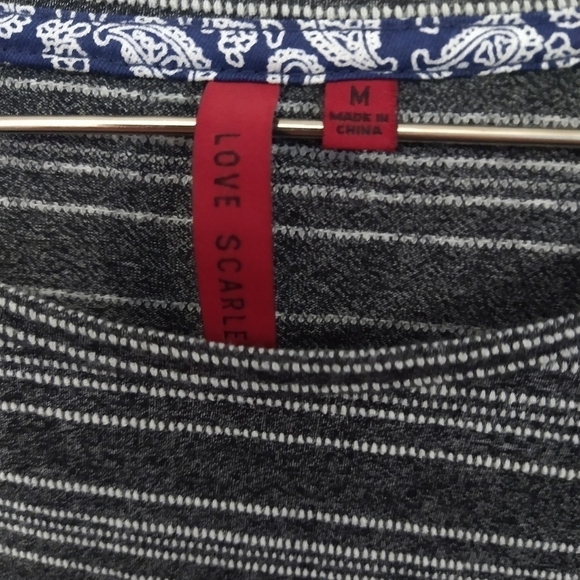 $ LOVE Scarlet short sleeves shirt . Buttons on shoulders. Size M - Picture 3 of 5